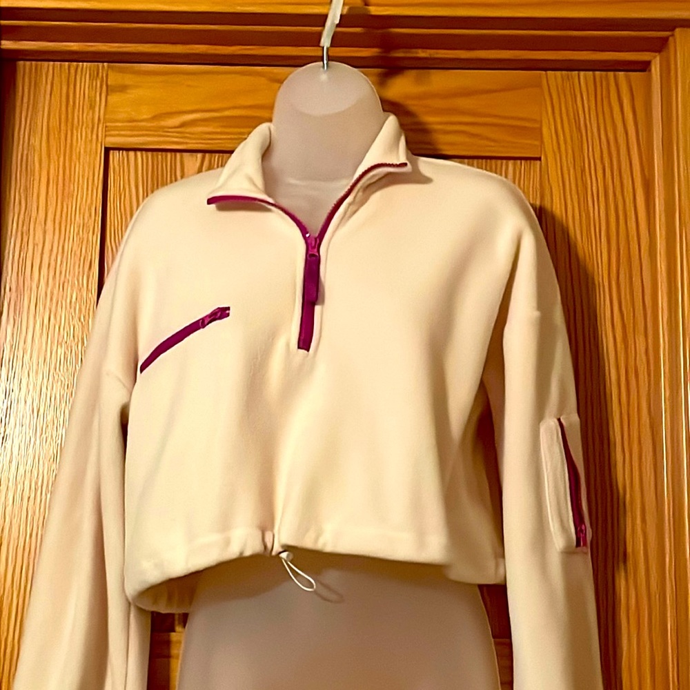 FOREVER 21 Zip-up Crop Sweatshirt * Women’s Med(fits more like XS/Sm